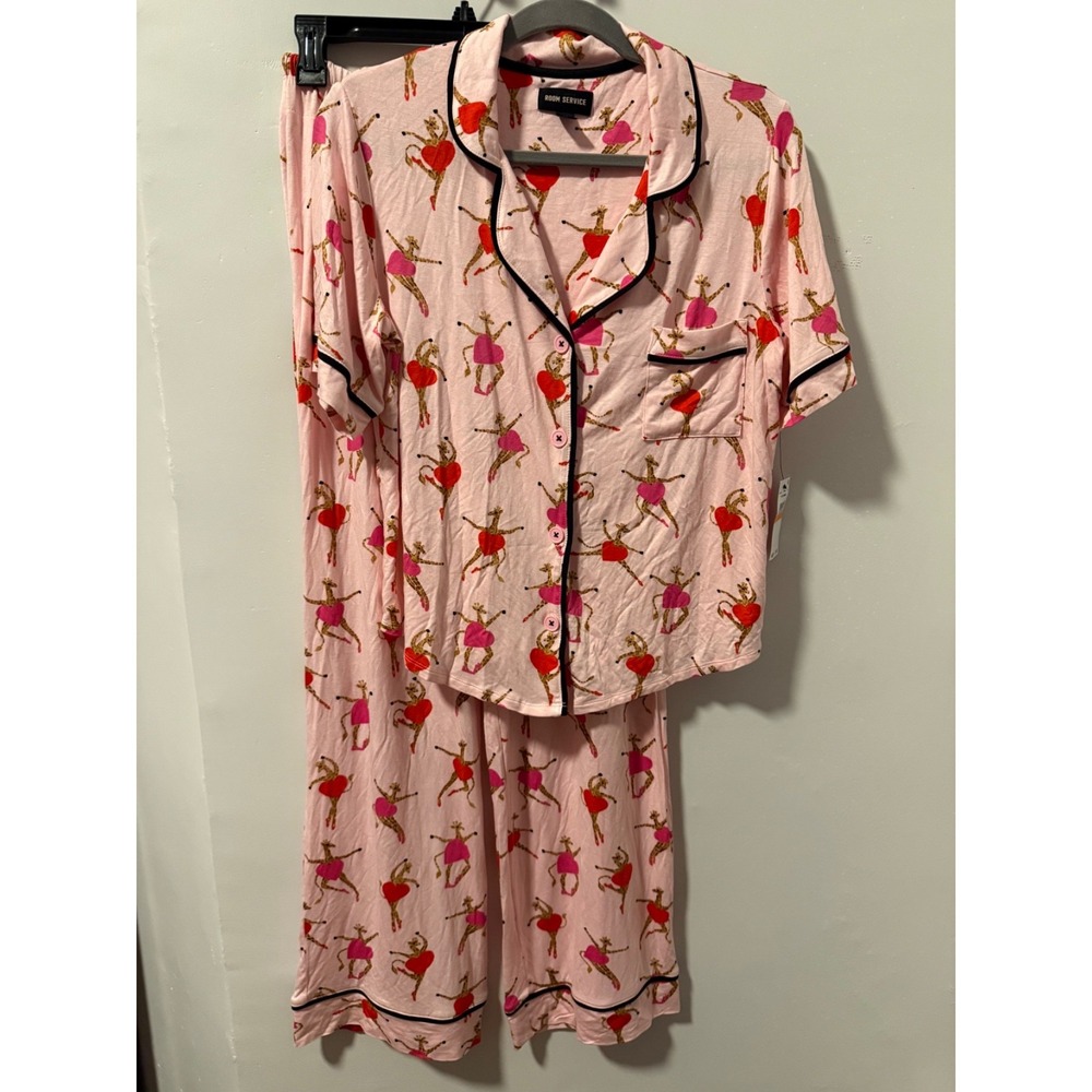 NWT Room Service Pajama Set Womens Pink Dancing Giraffes Heart 2 Piece Soft S